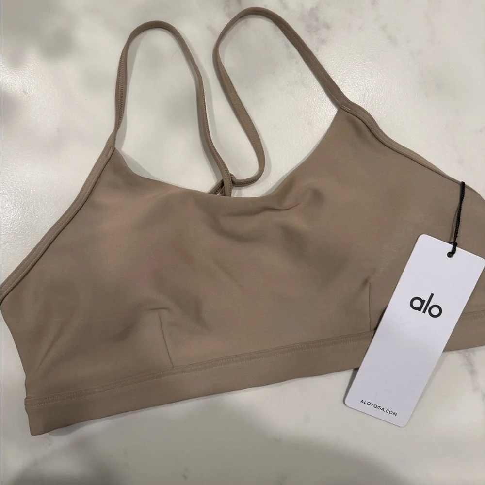 Alo Yoga Airlift Intrigue Bra - Picture 3 of 5